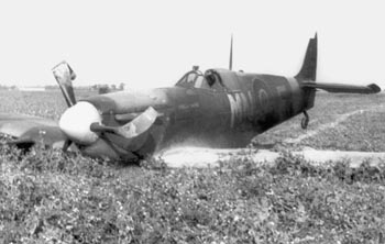 Juni 1942: het wr'ak van Roger de Wevers Spitfire (350 sqdr.), gecrasht in Frankrijk